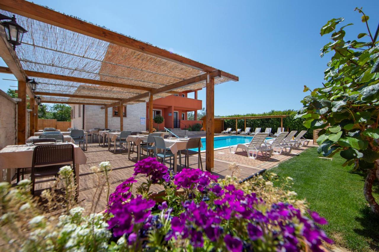 Hotel Natura Vilanija Exterior foto