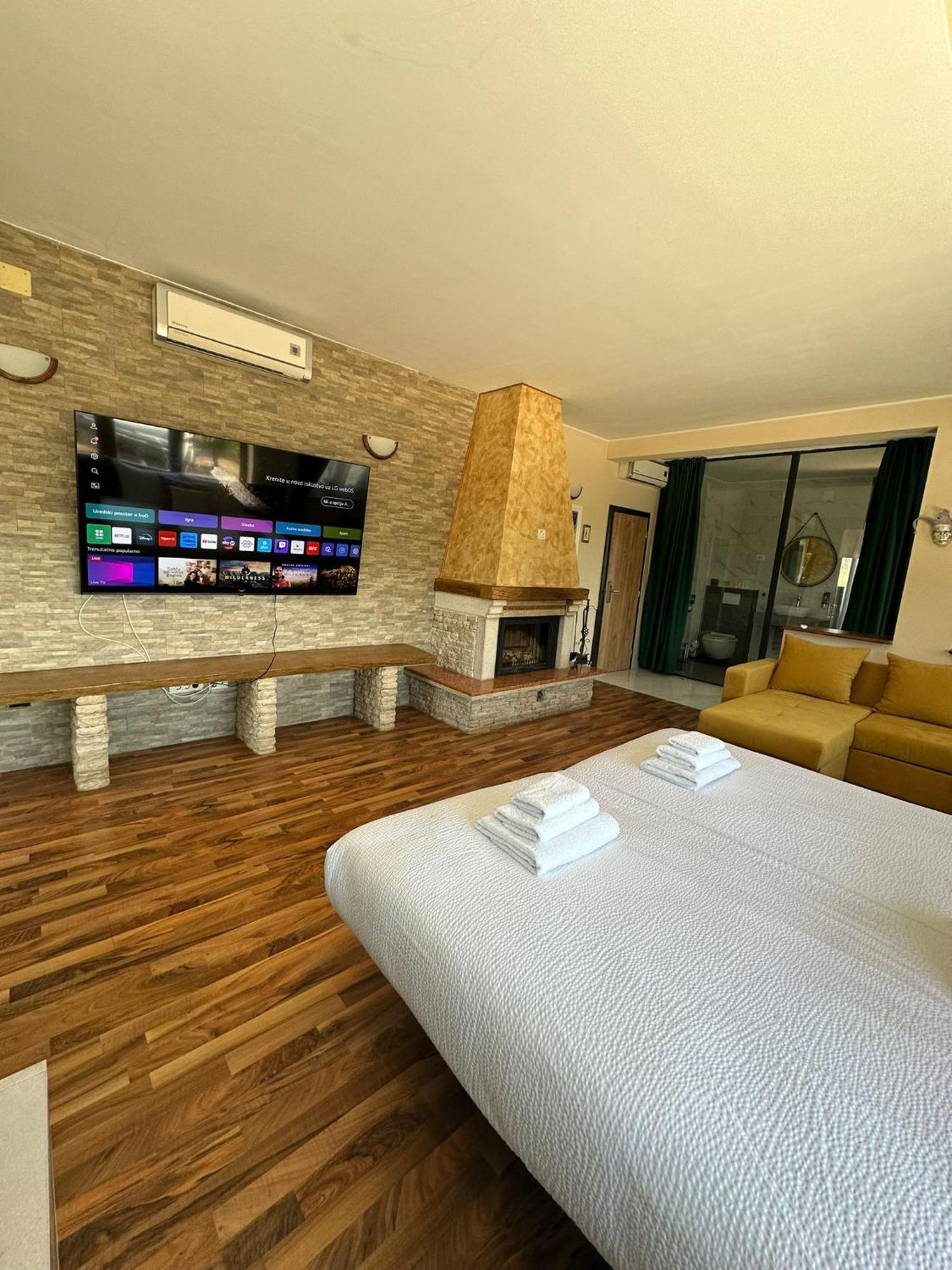 Hotel Natura Vilanija Exterior foto