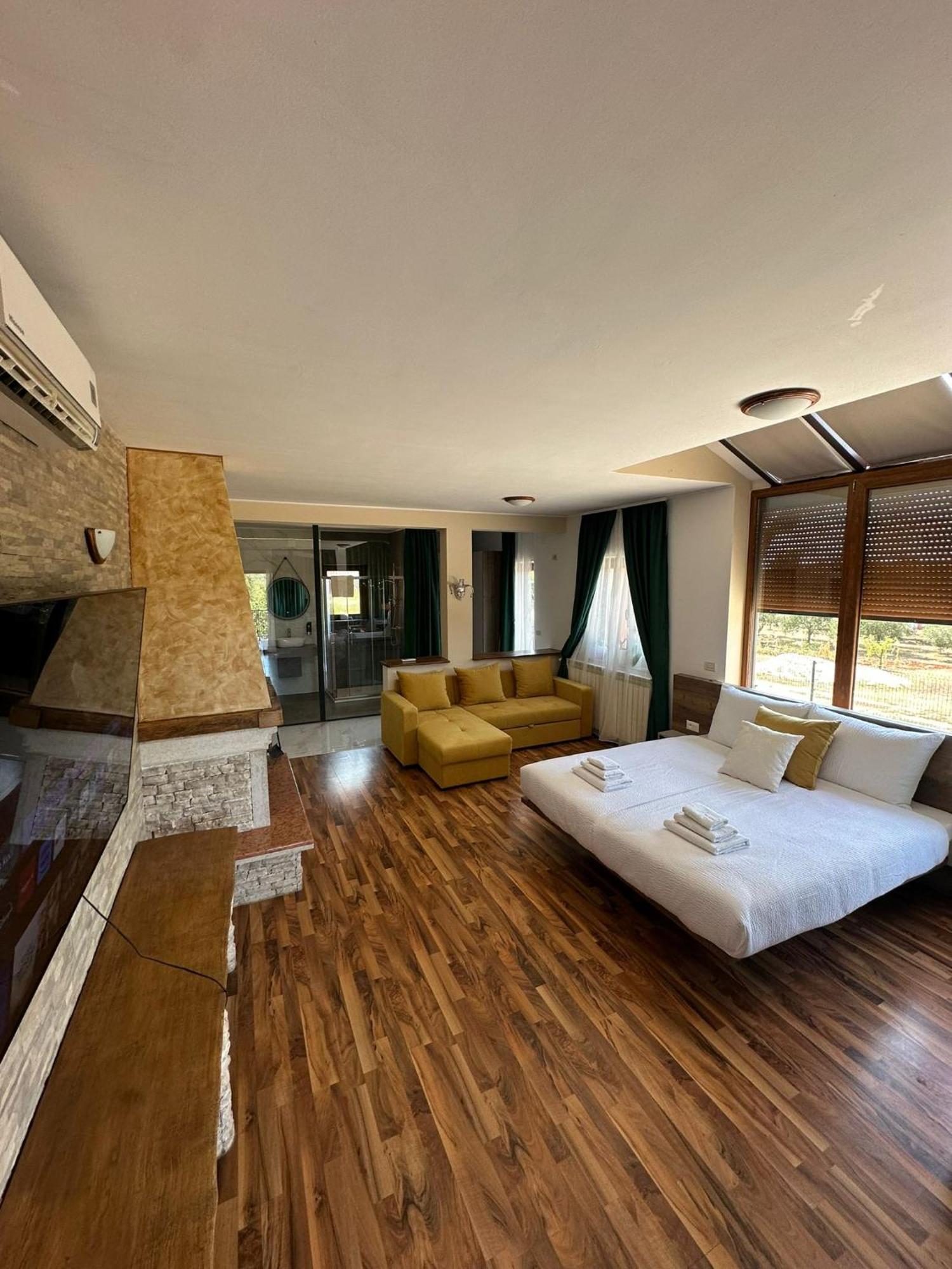 Hotel Natura Vilanija Exterior foto